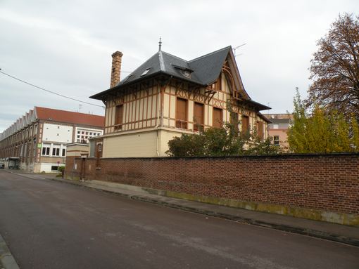  maison à colombages, rue de la Paix